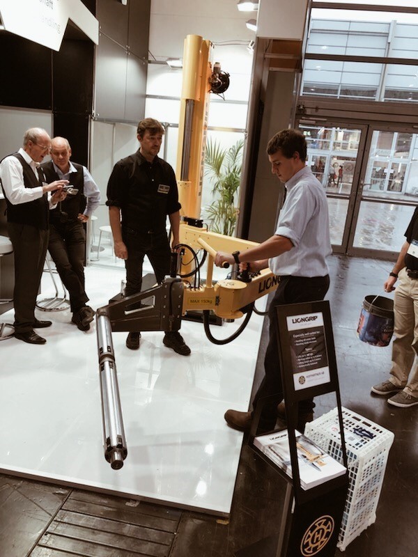 interacting with lifting machine